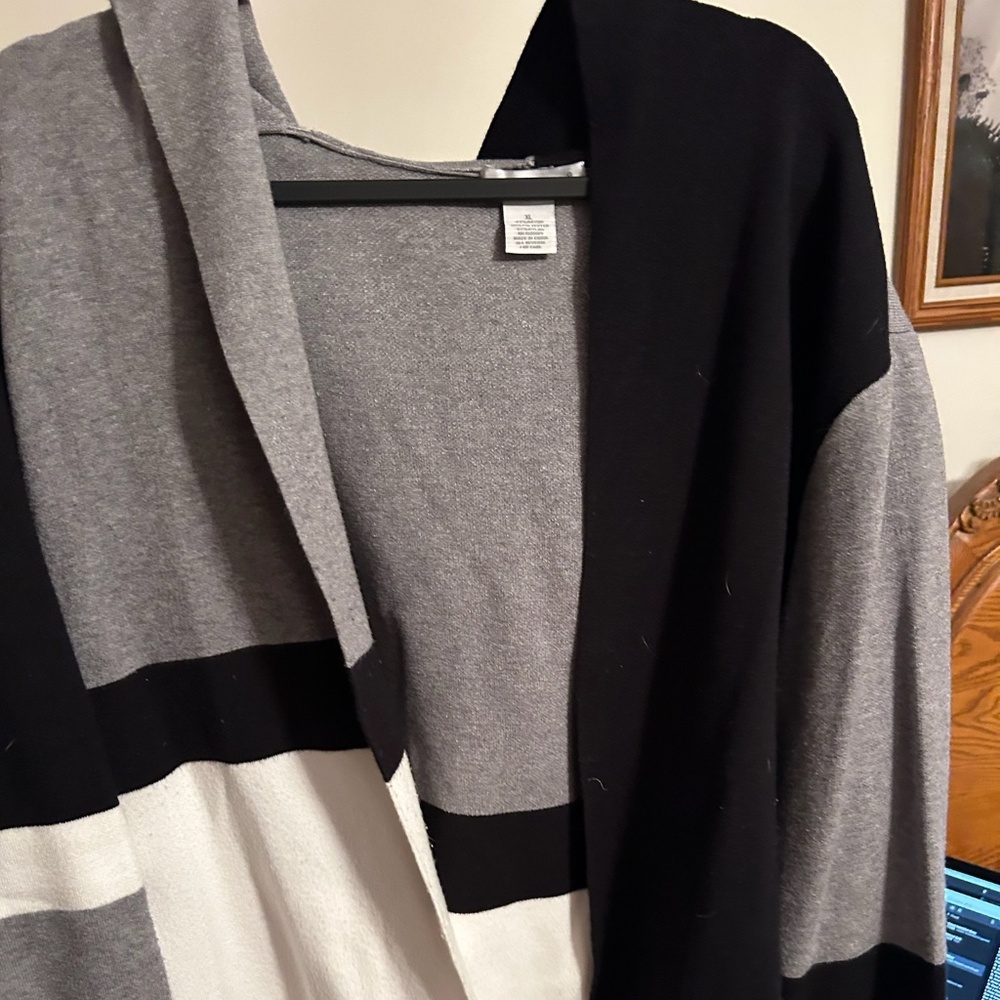 XL Grey, White, and Black Karen Hart Hooded Cardigan